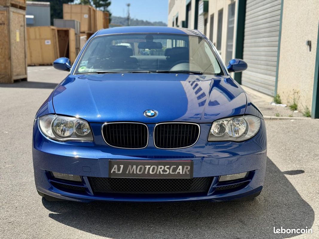 BMW SéRIE 1 COUPé 125i 3.0L 6 cylindres - Boîte manuelle - Montego Blue (image 12)