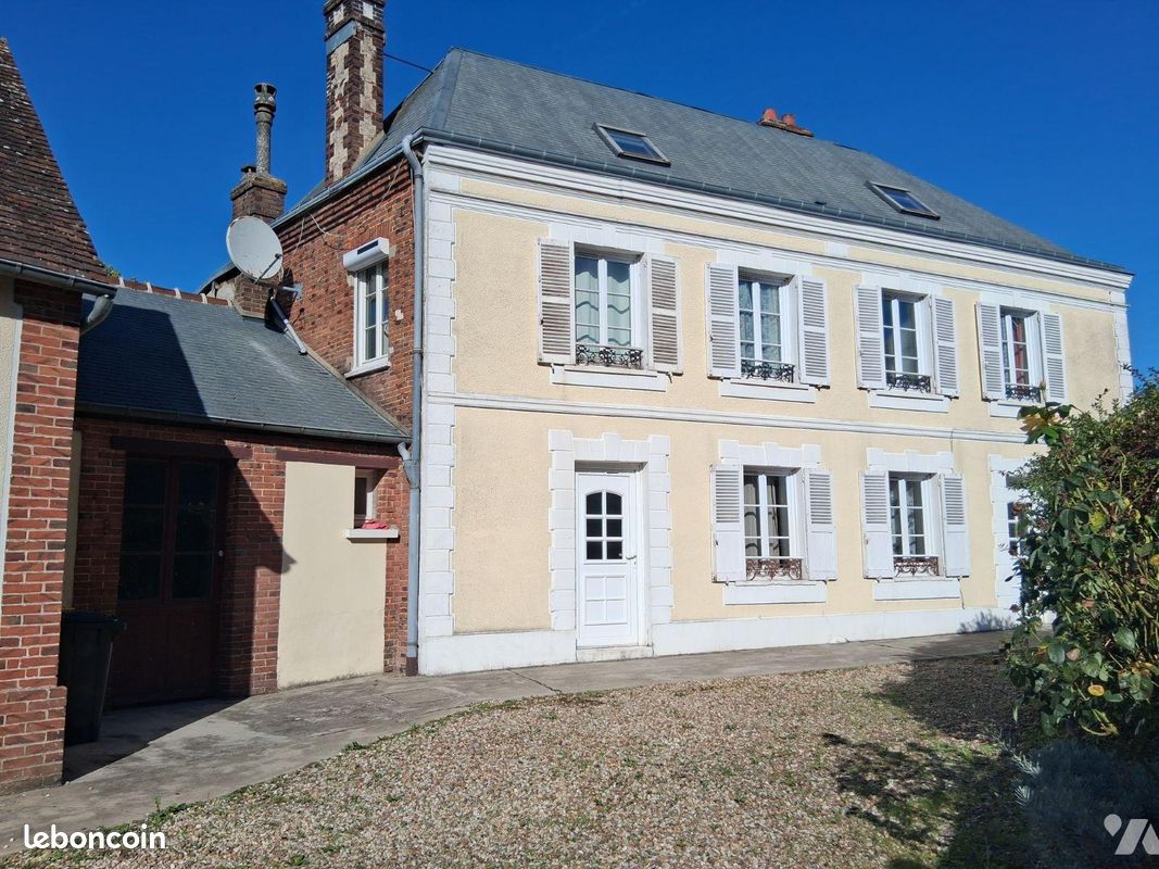 Maison 7 pièces 117 m² · à Mesnils-sur-Iton · 117 m² · 198 000 €