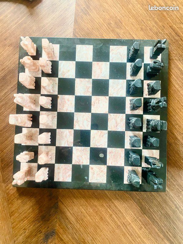 Jeu D'échecs Vintage En Onyx Blanc – Avec 2 Cavaliers Cassés, Pièces à Restaurer