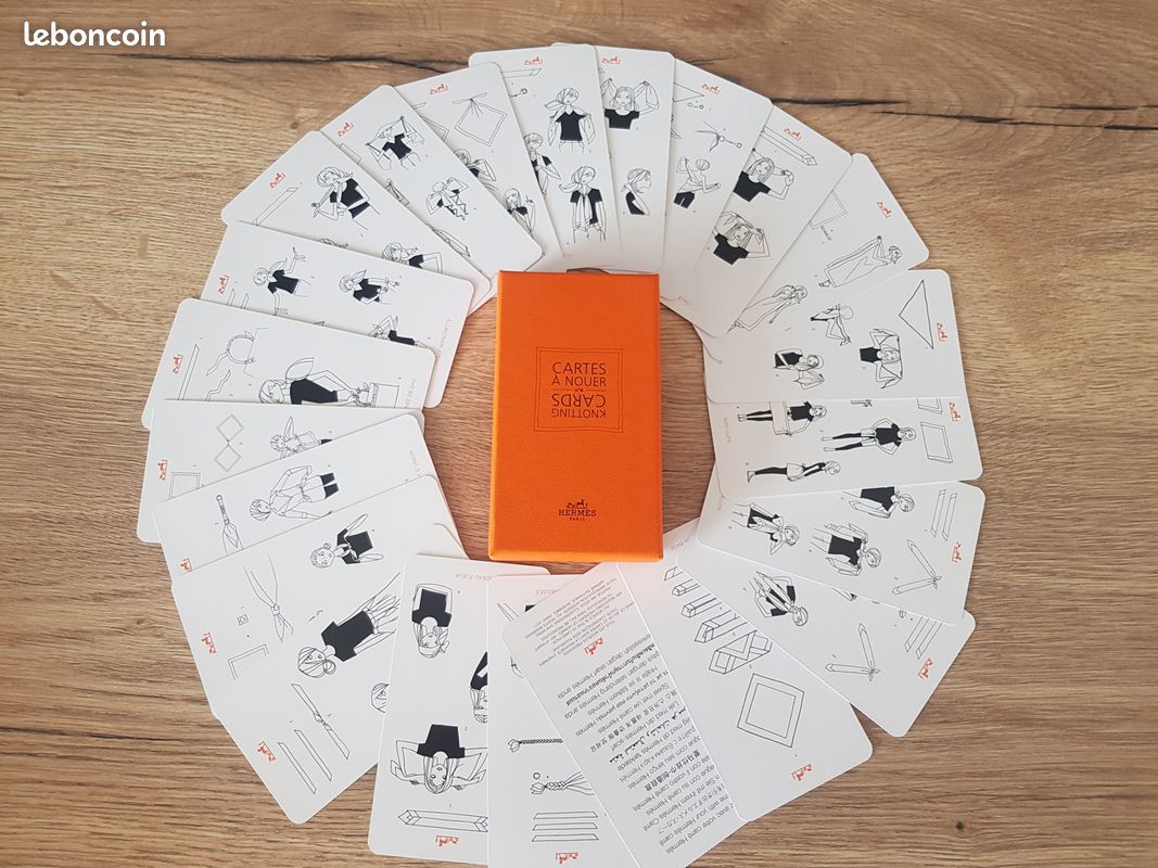 Carré Hermès "Cartes à Nouer" N°5 - Soie Iconique Orange Et Noir - Vintage En Très Bon état