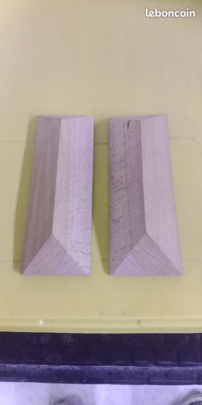 Ornement en bois (image 1)