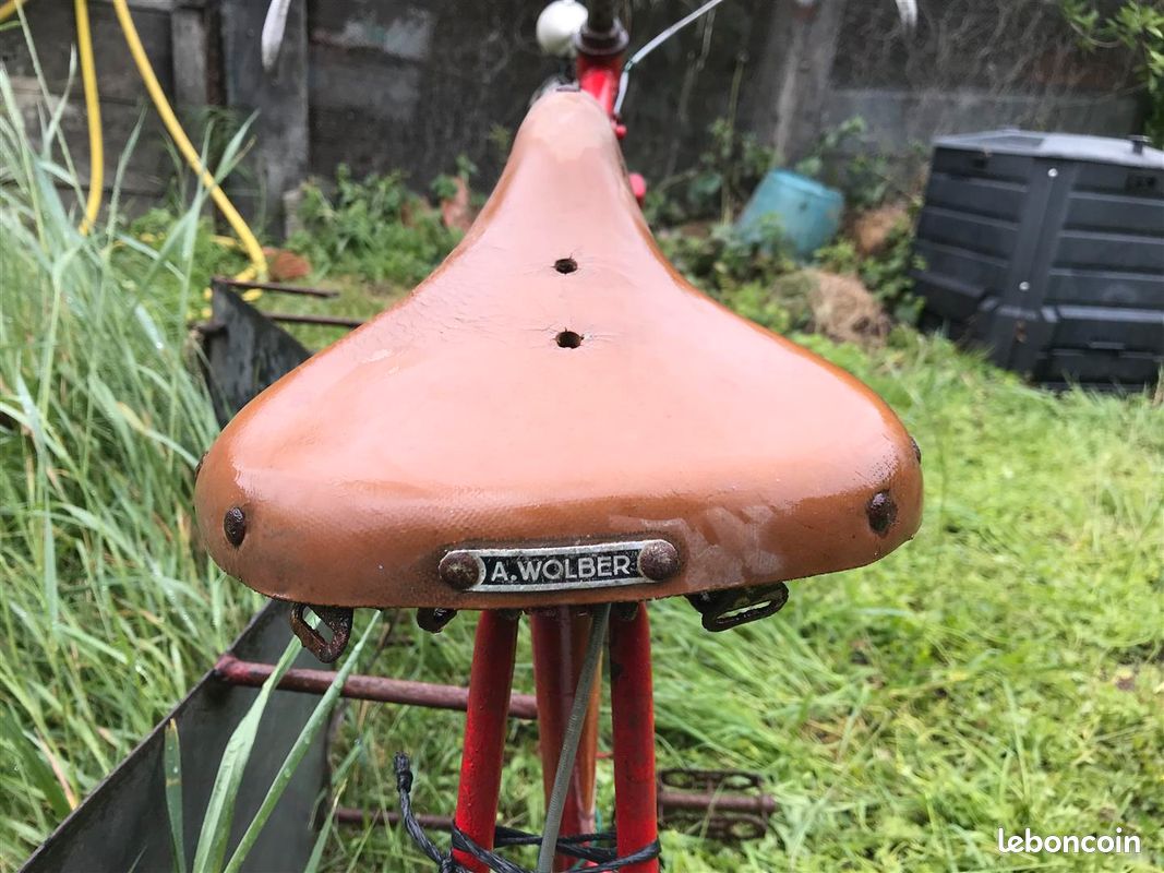 Selle De Vélo Vintage A. Wolber – Cuir Et Métal – France – Vélo De Route – Occasion