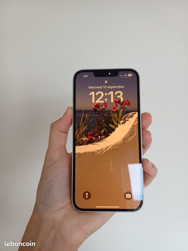 IPhone 14 – 128 Go – Argent – Débloqué tout opérateur + 2 protections offertes (image 1)