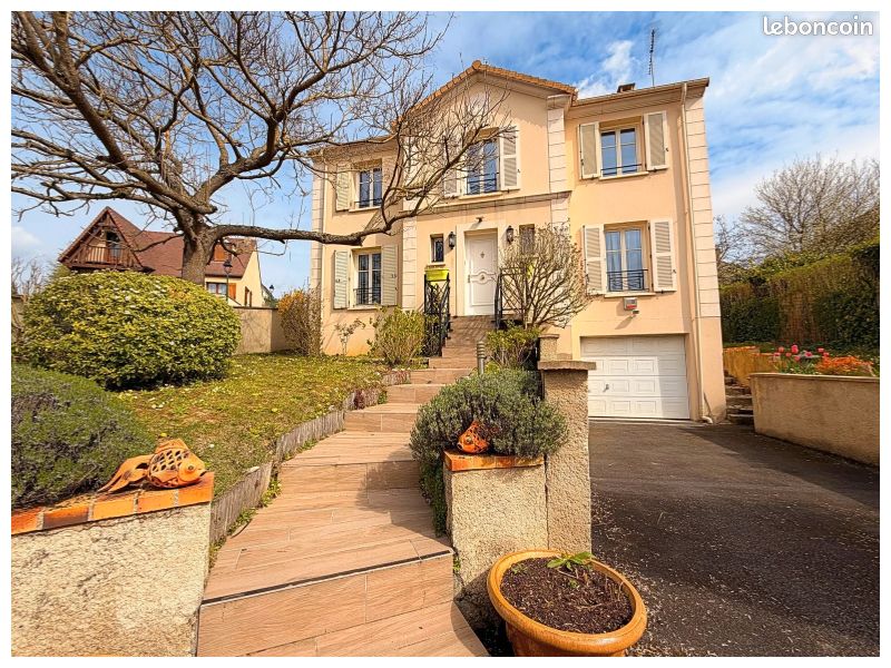 Maison 7 pièces 140 m² · à Fontenay-le-Fleury · 140 m² · 649 000 €