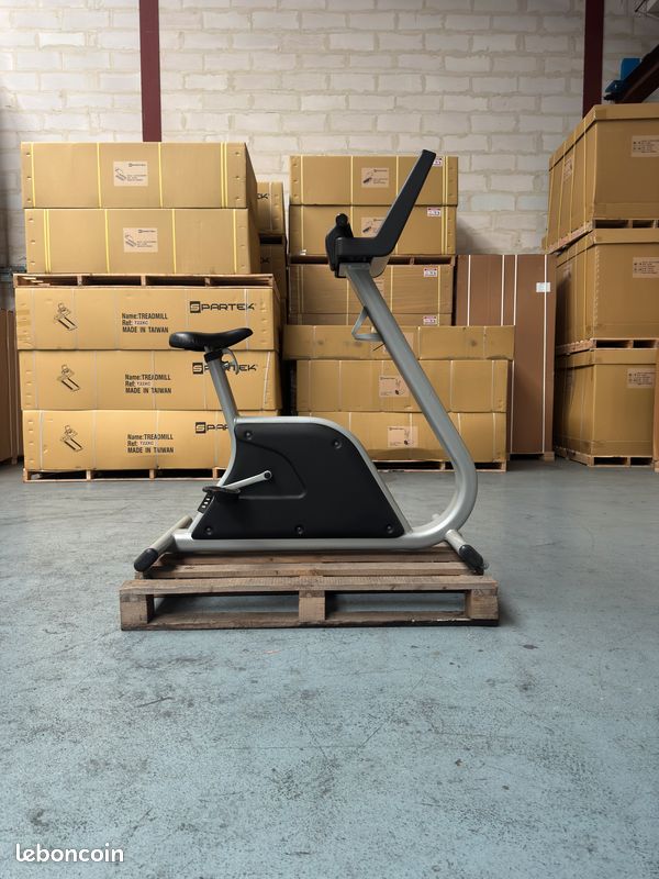Bike 1FX001A Panatta Fenix occasion cardio training cycle vélo droit upright professionnel indoor intérieur (image 2)