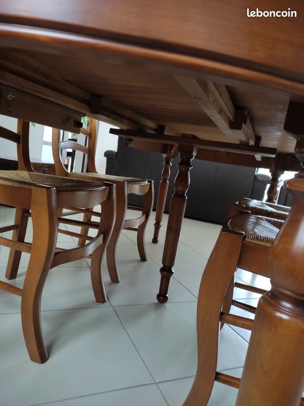 Table ronde en merisier et 4 chaises (image 5)