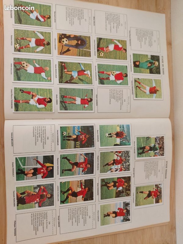 Album Vignettes FOOTBALL EN ACTION 1971/72 - Équipe De France - Avec Poster