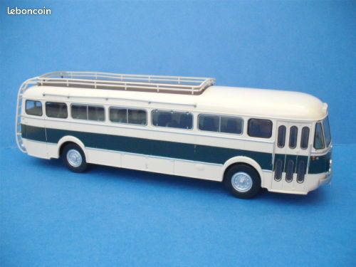 A265 IXO 44 Renault R4192 Clermont Beige 1956 Autobus du Monde 1:43
