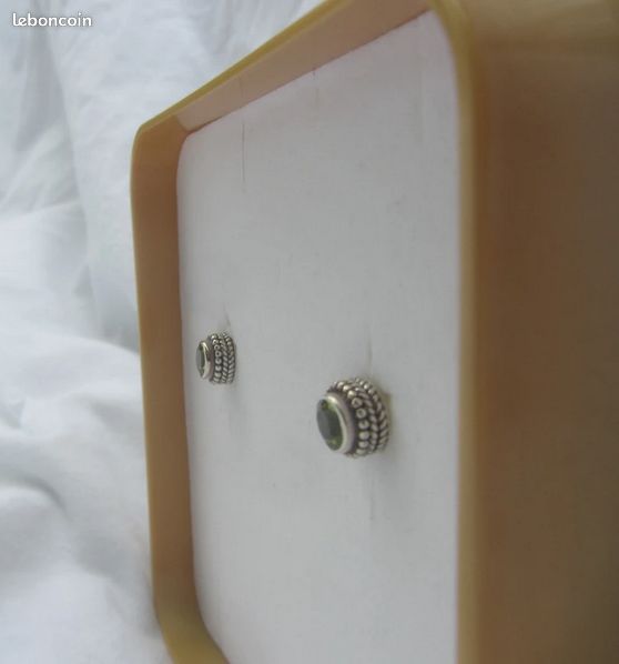 Boucles d'oreilles puces en argent et péridot (image 6)