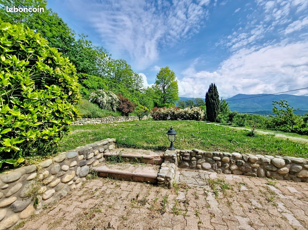 Maison 6 pièces 222 m² · à Herbeys · 222 m² · 649 000 €
