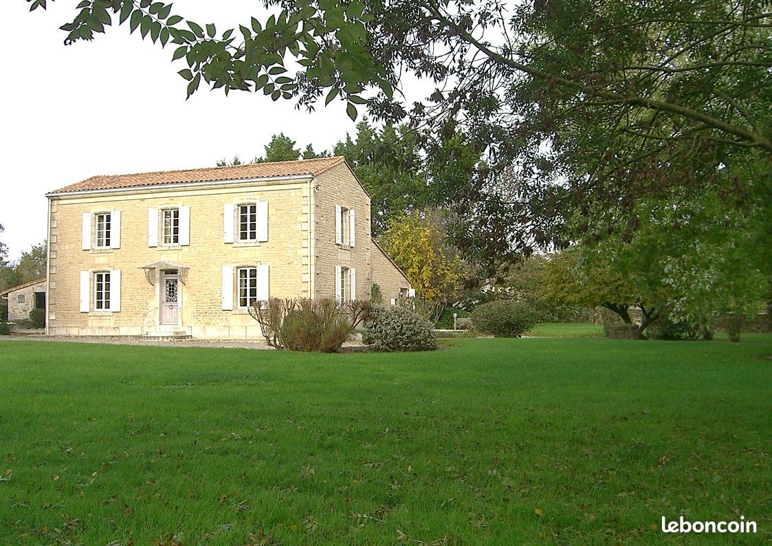 Maison 7 pièces 210 m² · à Coulon · 210 m² · 420 000 €