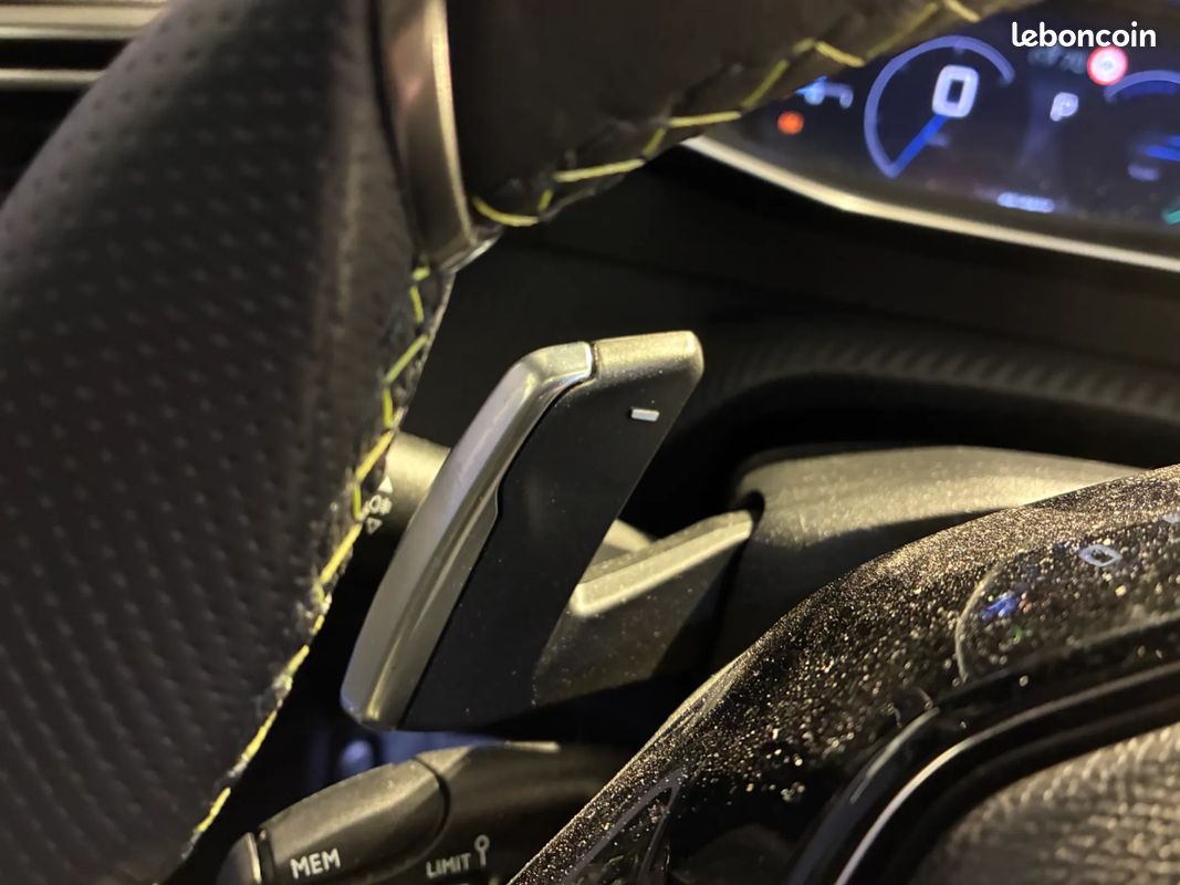 PEUGEOT 2008 1.2 Hybrid 136ch GT - 2024 - 13 500 km - CarPlay - Première main (image 19)