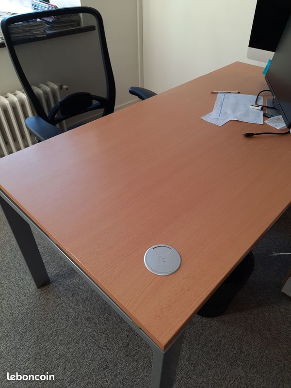 Bureau en bois (image 1)