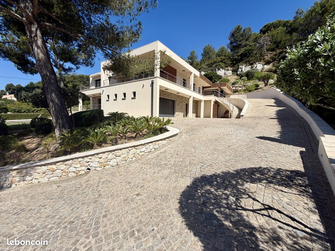 Maison 6 pièces 220 m² · à Les Pennes-Mirabeau · 220 m² · 1 500 000 €