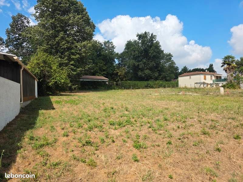 Terrain 396 m² · à Jonzac · 44 600 €