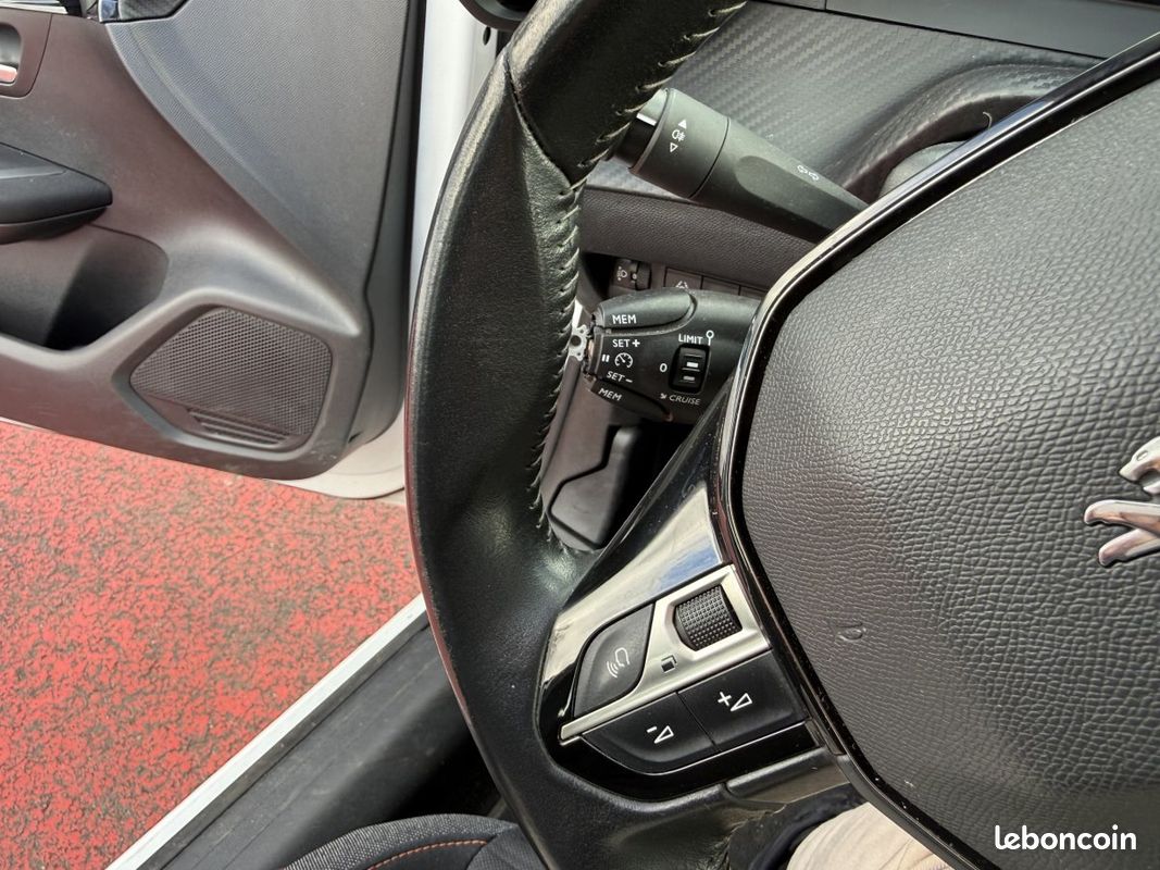 Peugeot 208 (2) BLUEHDI 100 Active (image 17)