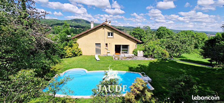 Propriété 10 pièces 221 m²