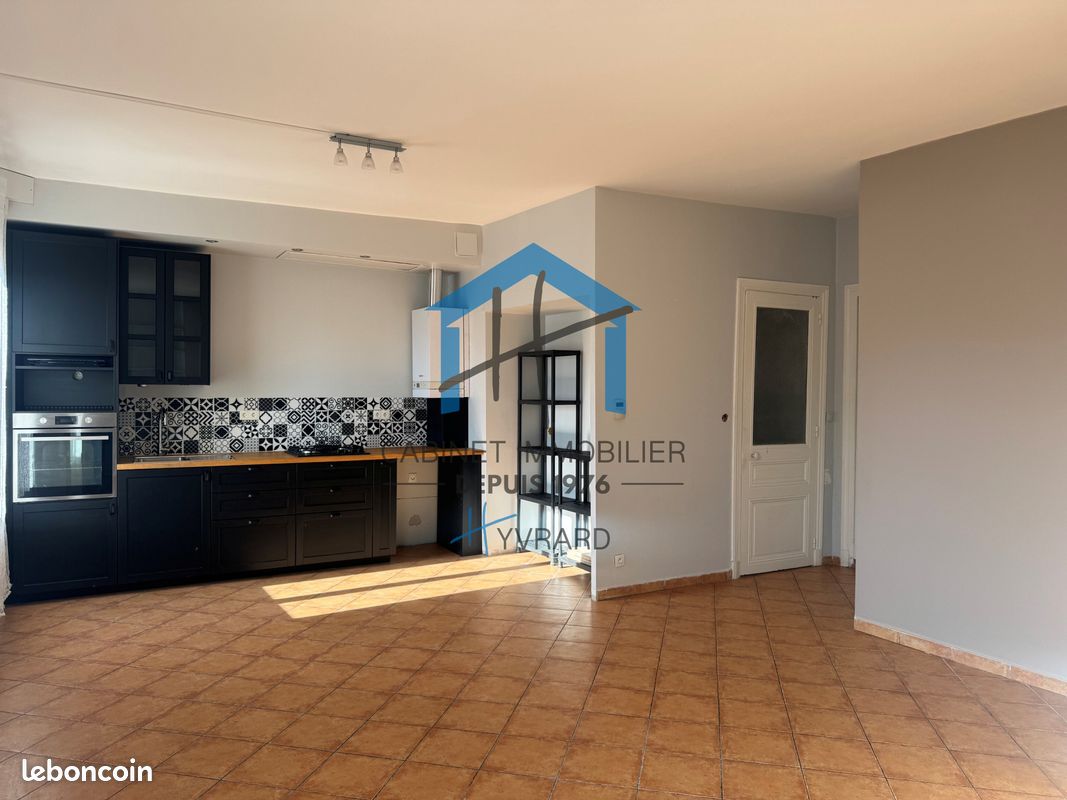 Appartement 2 pièces 55 m² · à Saint-Étienne · 55 m² · 615 €/mois