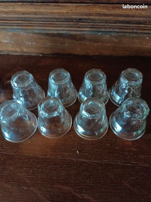 Carafe et 2 verres vintage, en verre transparent. Décor : carte à jouer