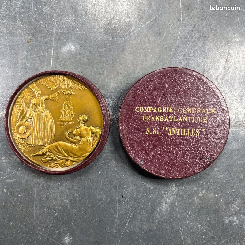 Médaille Ancienne En Bronze - Compagnie Générale Transatlantique, Bateau Colombie, XXe