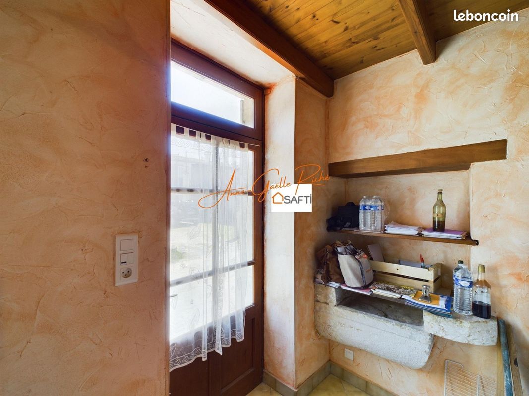 Maison 14 pièces 279 m² - Plassay 17250 (image principale 2)
