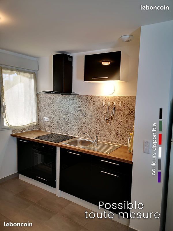Cuisine laquée noir en L appartement​‌‍⁭‌⁫⁮⁪​⁬⁢⁭⁬⁢⁫ (image 2)