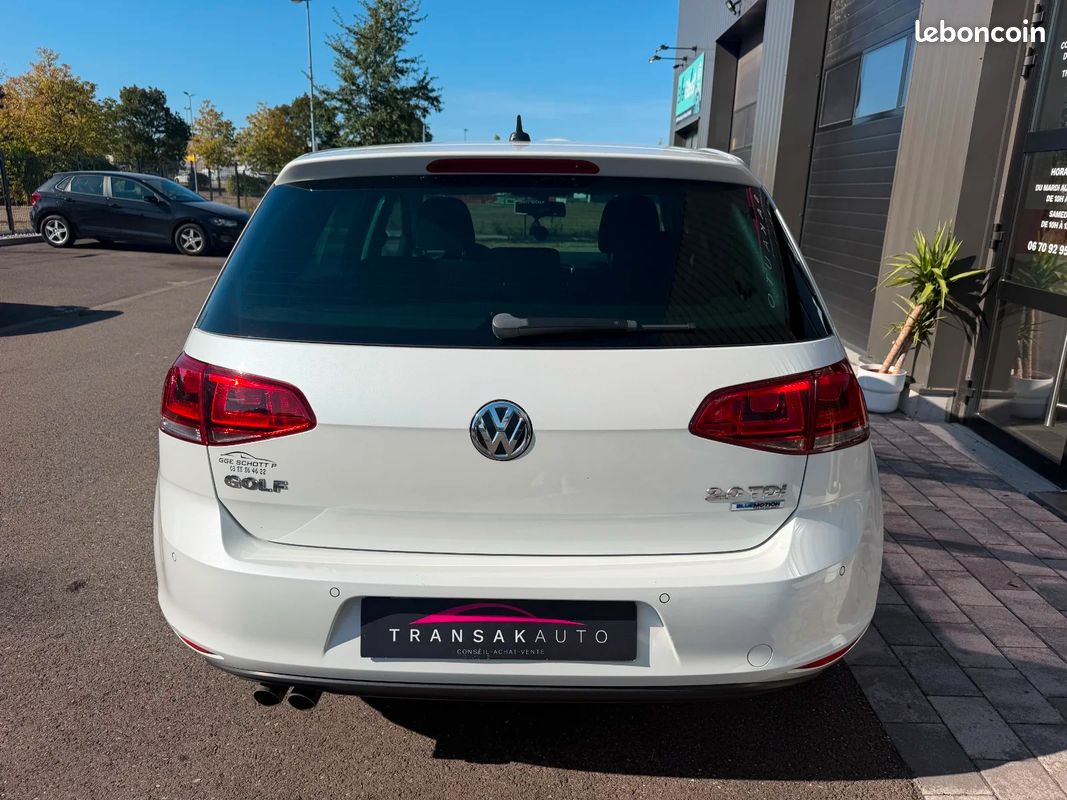 VOLKSWAGEN GOLF 7 2.0 TDI 150 ch BlueMotion Technology Carat avec GPS / RÉGULATEUR / RADAR AVANT ET ARRIÈRE (image 4)