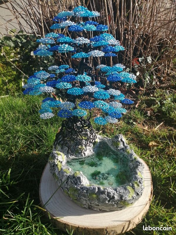 Arbre bonsaï sculpture fil d'aluminium au bord de l'eau (image 1)