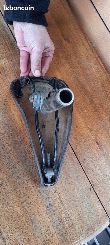 Ancienne selle de vélo Motobécane en cuir bicyclette - Collection