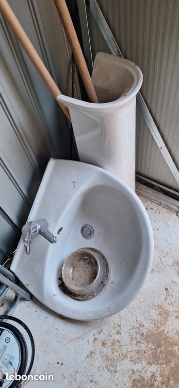 Lavabo avec colonne + robinet – Bon état (image 1)
