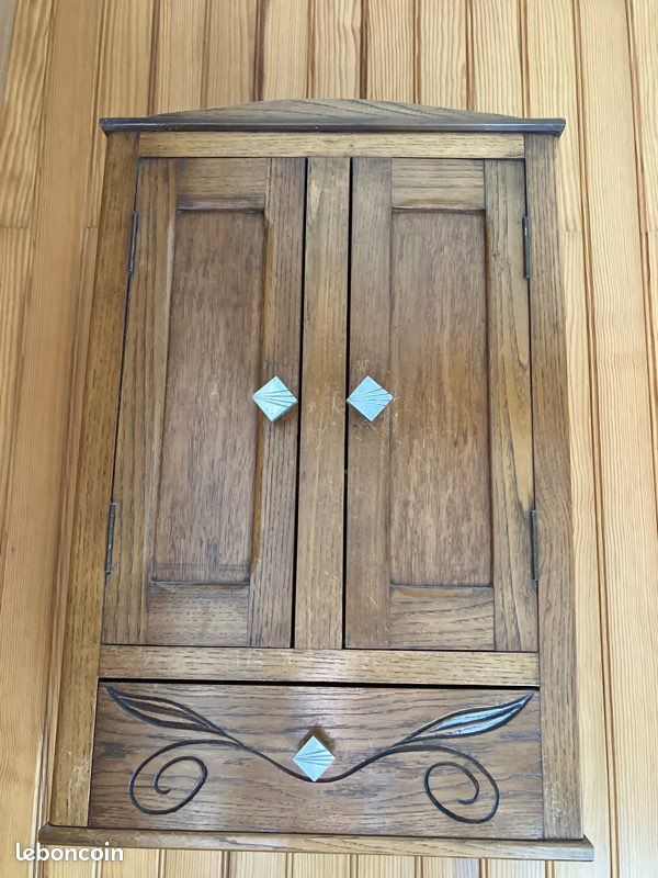 Petit placard vintage en bois naturel verni (image 1)