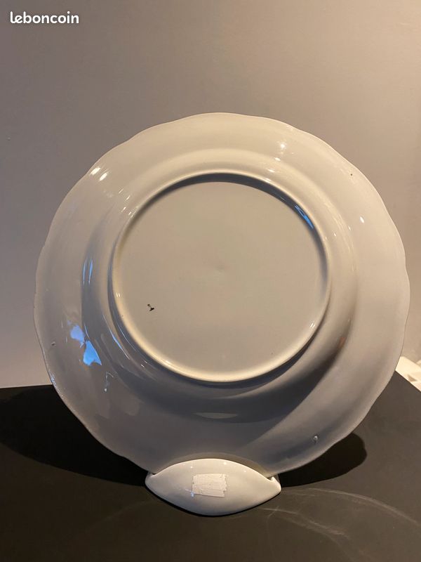 Assiette ancienne en faïence – décor bleu champêtre – Personnages et fleurs (image 3)