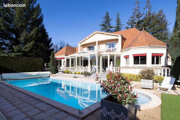 Villa 7 pièces 300 m²