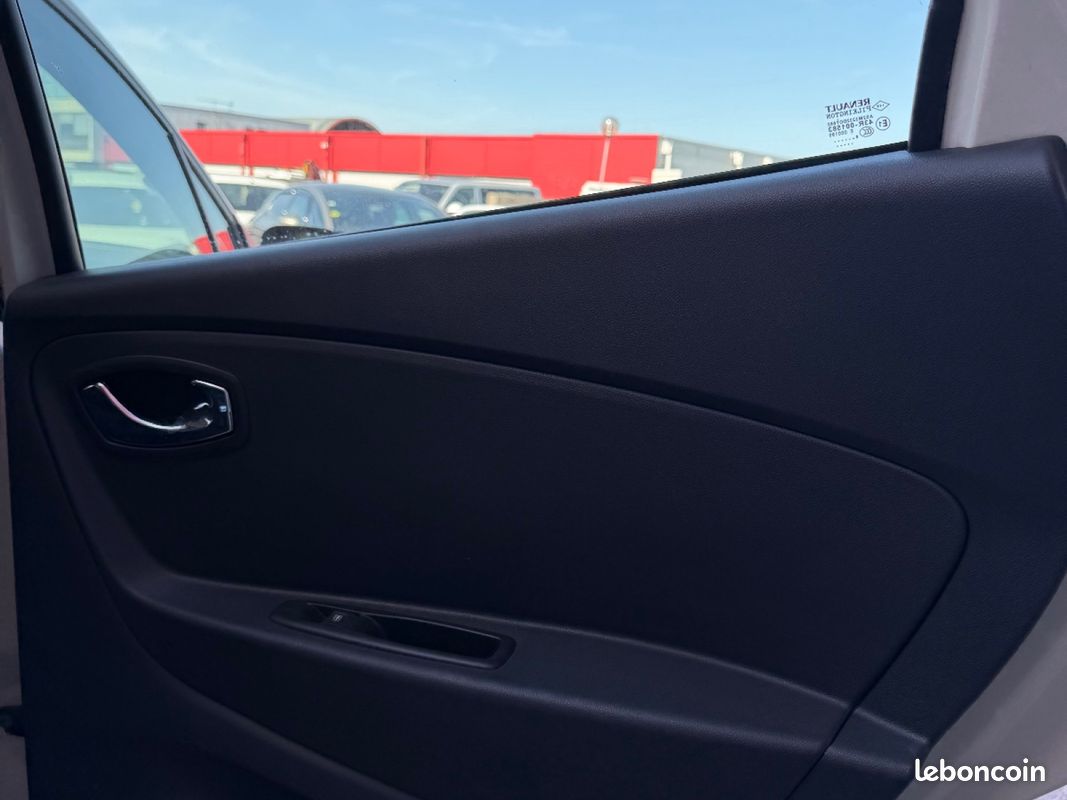RENAULT CAPTUR TCe 90 Energy Life (image 35)