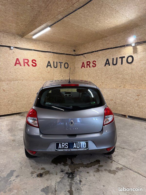Renault Clio (image 4)