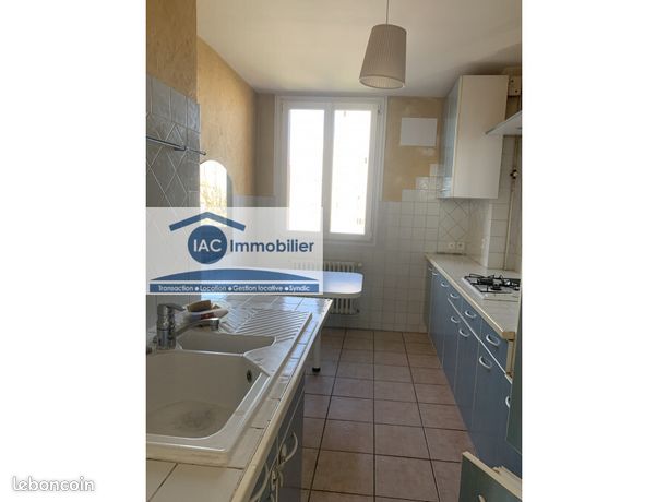 https://img.leboncoin.fr/api/v1/lbcpb1/images/9e/b8/00/9eb80092cdeabf016ca6648c0f4d87a27c3cd162.jpg?rule=ad-image