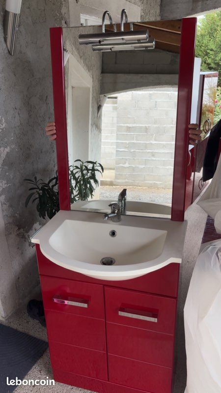 Meuble de salle de bain avec miroir (image 1)