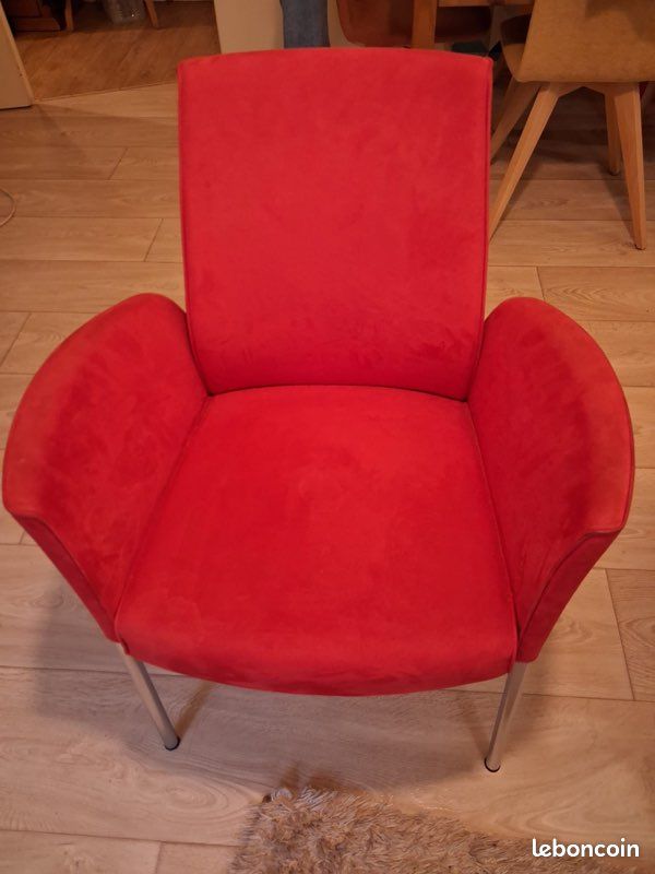 Deux fauteuils rouges (image 5)