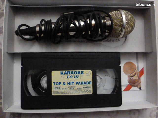 Coffret KARAOKE vintage contenant micro et cassette VHS (image 3)