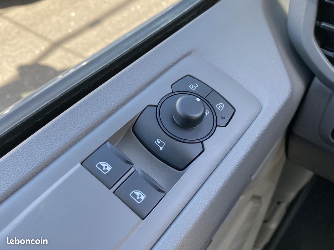 Volkswagen transporter vii fourgon van 2.0 tdi 170 business 4 motion l2h1 bva8 pack aide a la conduite / attelage (image 45)