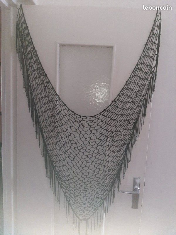 Etole noire triangulaire pour accessoiriser (image 2)