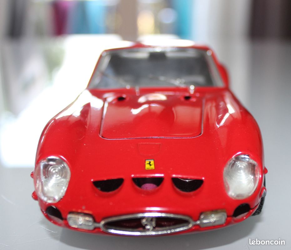 BBurago Ferrari 250 GTO 1/24 rouge (image 1)