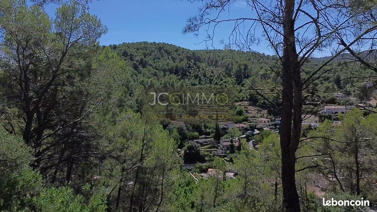 Terrain 1354 m² · à Solliès-Toucas · 1 354 m² · 272 000 €