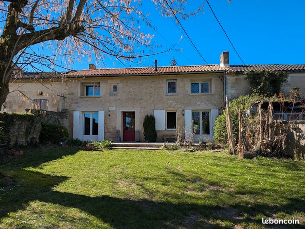 Maison en pierre rénovée avec piscine et grand terrain arboré