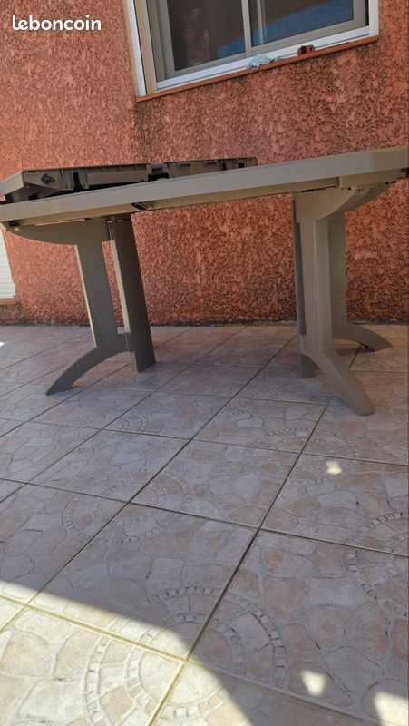 Table de jardin Grosfillex en résine avec rallonge (Taupe) (image 3)