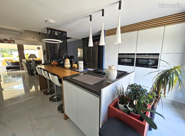 Maison de 241m2 habitables avec piscine intérieure