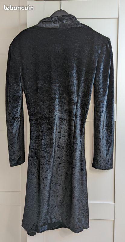 Robe noire velours à épaulettes avec strass T. M (image 4)