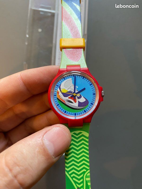 Montre Parmalat bracelet thème basket sneakers chaussure en boîte