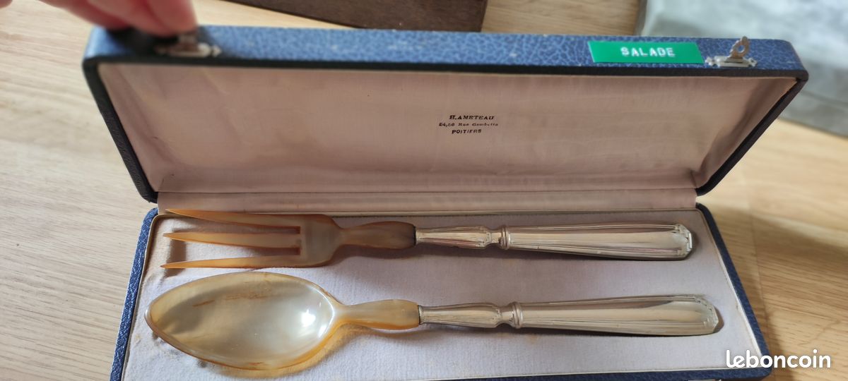 Complète ménagère en fer argenté (image 2)