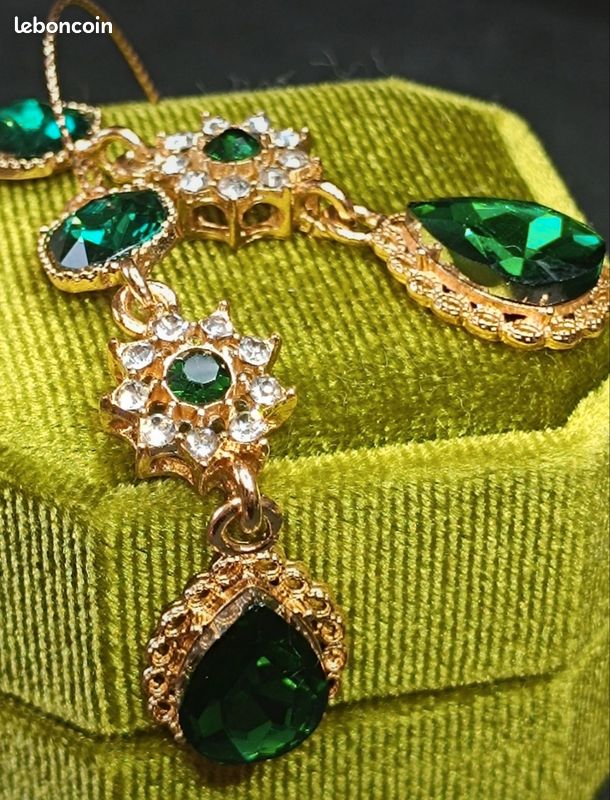 Grosse Boucles d'oreilles Dormeuse Rond Doré Serti CZ Verre
